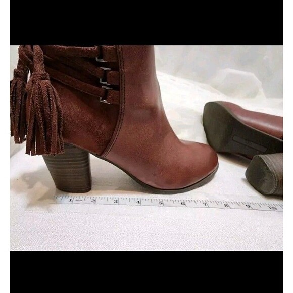 NEW DIRECTIONS WOMENS 9 BROWN ZIP ANKLE BOOTIES JOJO SUEDE FRINGE TASSLE STYLISH - Picture 10 of 13